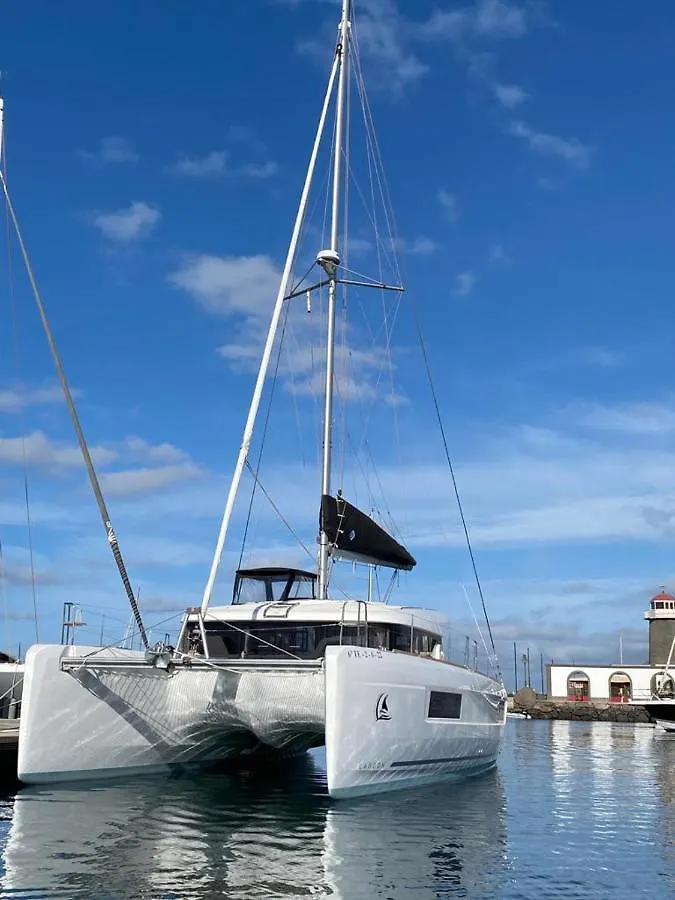 Bådhotel Catamaran White Beach Hotel Playa Blanca  Spanien